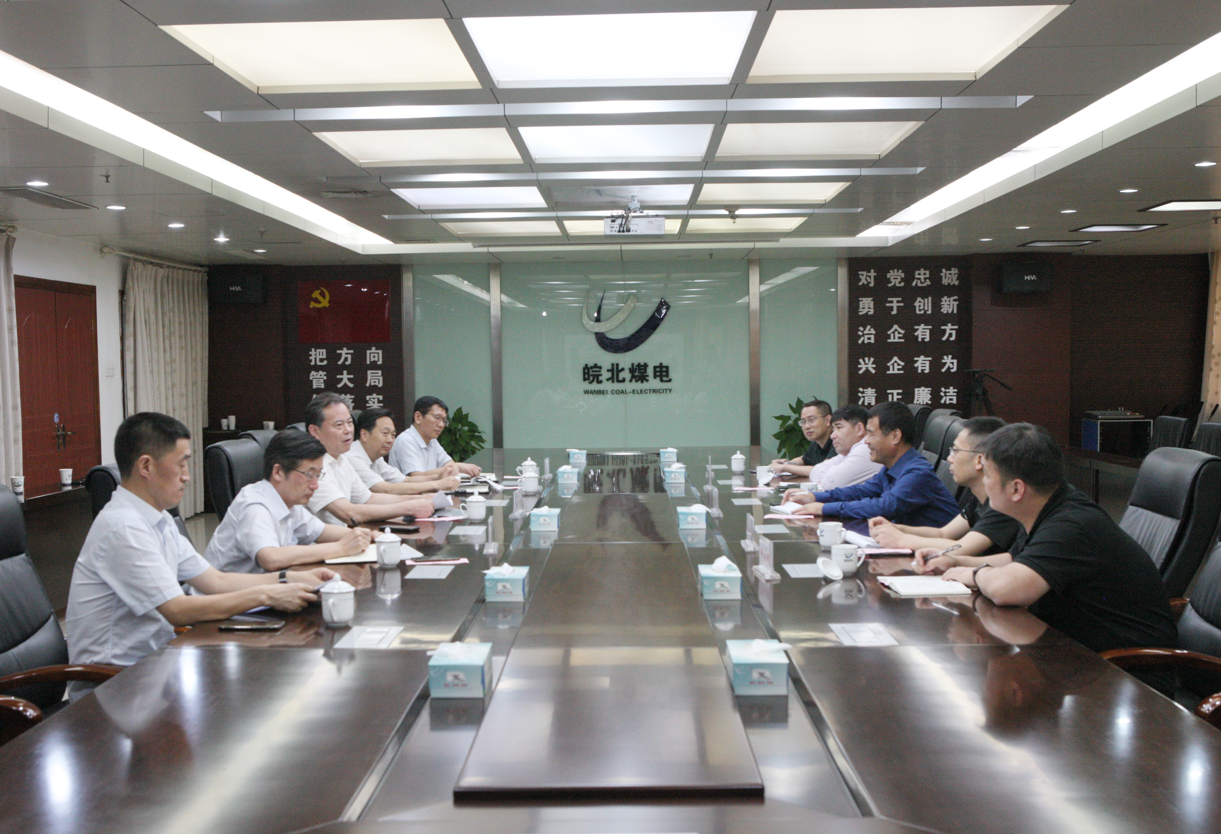 杨林与华为煤矿军团生态总裁杨文池举行工作会谈